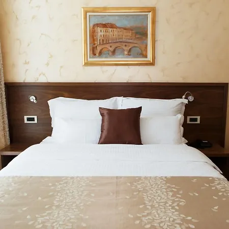 Bistrik Center 4*